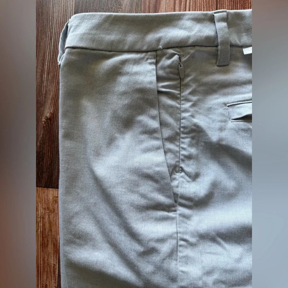 Lululemon Commission Relaxed Short Qwick Oxford Light Gray Sz 36 Flat Front